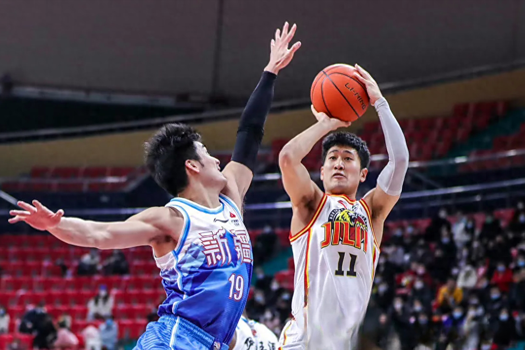 排球半决赛焦点战:粤西麒麟队强势反弹河套旋风队,客场强势带走胜利。教练团队居功至伟的简单介绍 排球半决赛焦点战:粤西麒麟队强势反弹河套旋风队,客场强势带走胜利。教练团队居功至伟的简单介绍