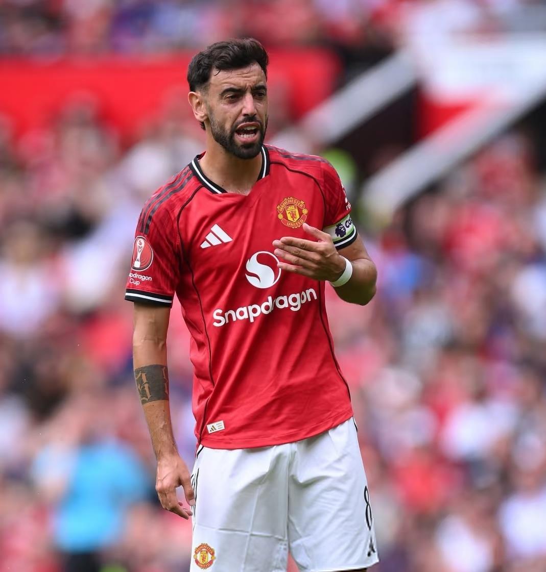 开云体育-穆雷回归赛场，爆冷首场状态亮眼，曼联观众沸腾！的简单介绍